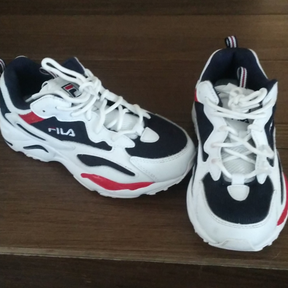 Athletic shoes